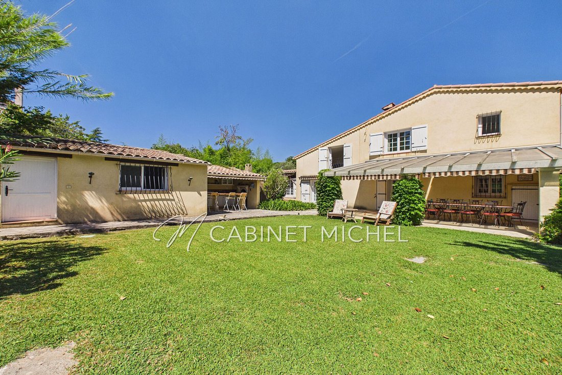 Villa in Nord, Roquefort-les-Pins, France 4 - 18631518