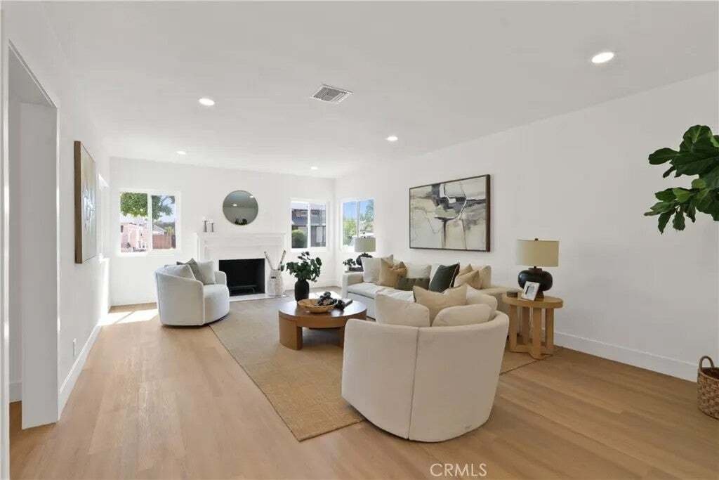 House in Signal Hill, California, United States 5 - 18631883
