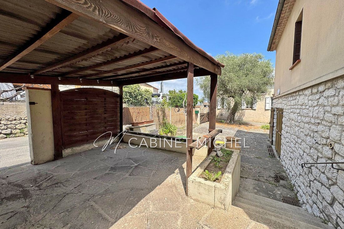 Villa in Le Rouret, Provence-Alpes-Côte d'Azur, France 4 - 18565722