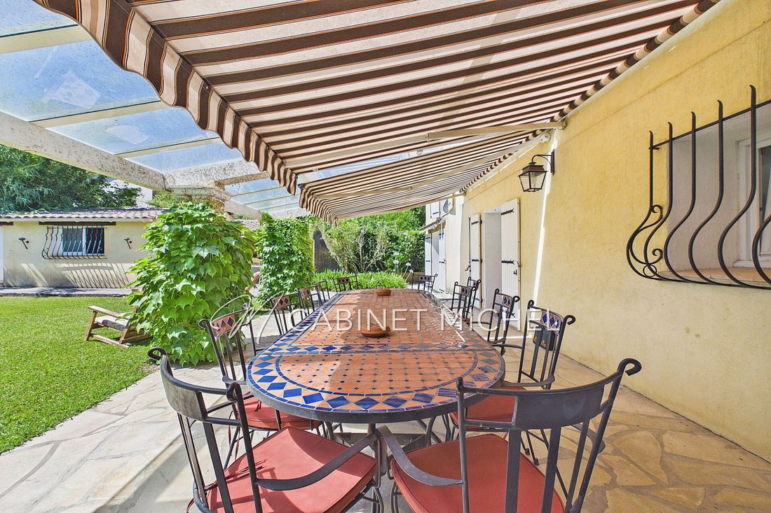 Villa in Nord, Roquefort-les-Pins, France 3 - 18631518