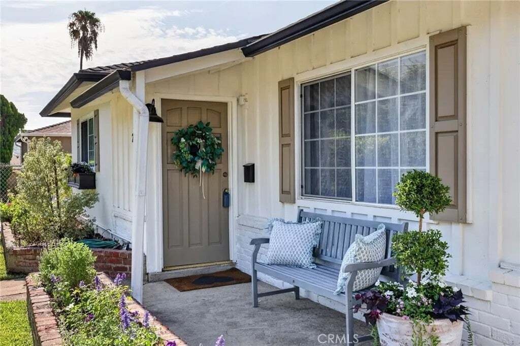 Altadena, California, United States 2 - 18631904