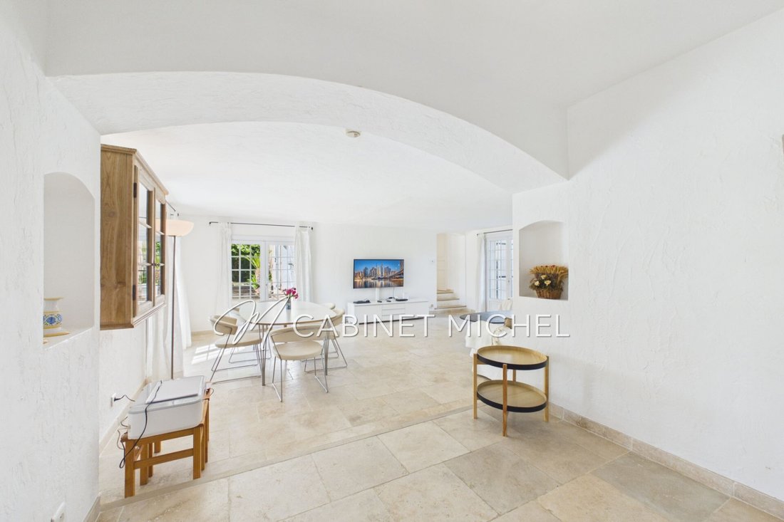 Villa in Nord, Roquefort-les-Pins, France 5 - 18631518