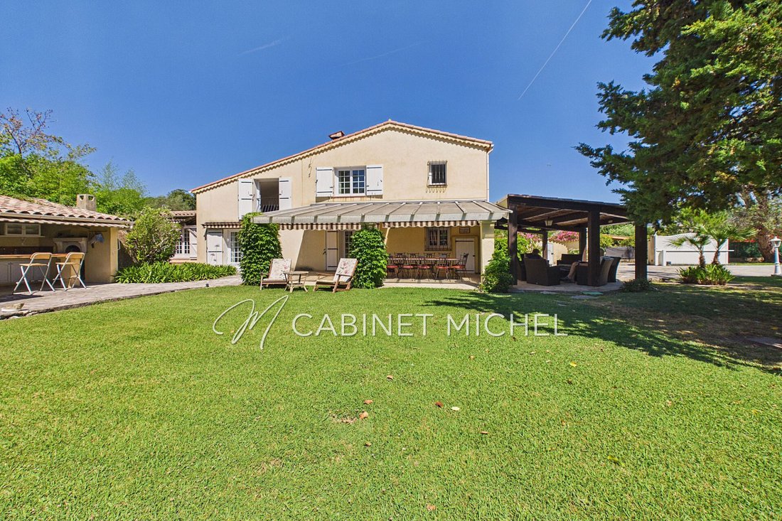 Villa in Nord, Roquefort-les-Pins, France 1 - 18631518