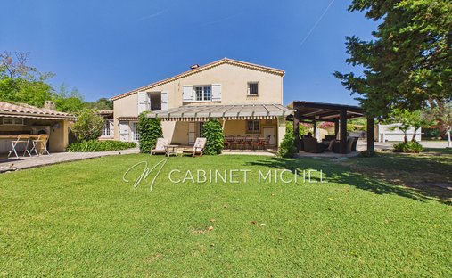 Villa in Nord, Roquefort-les-Pins, France 1