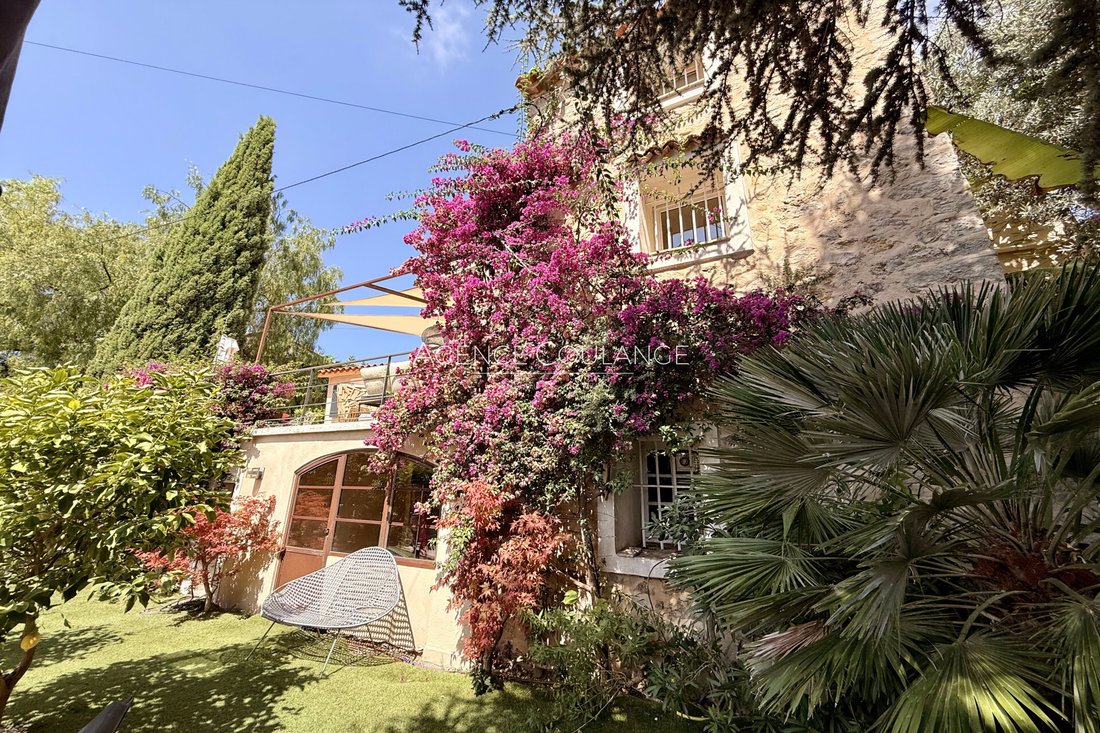 Villa in Bandol, Provence-Alpes-Côte d'Azur, France 1 - 18631526