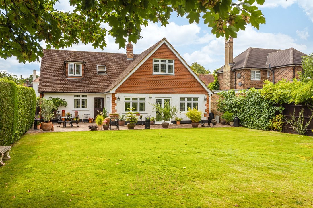 House in Horley, England 1 - 18631913