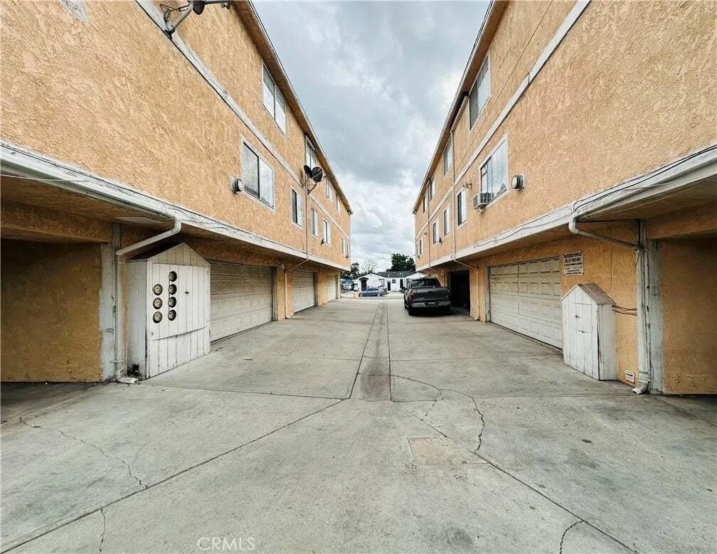Condo in Bell, California, United States 1 - 18631879