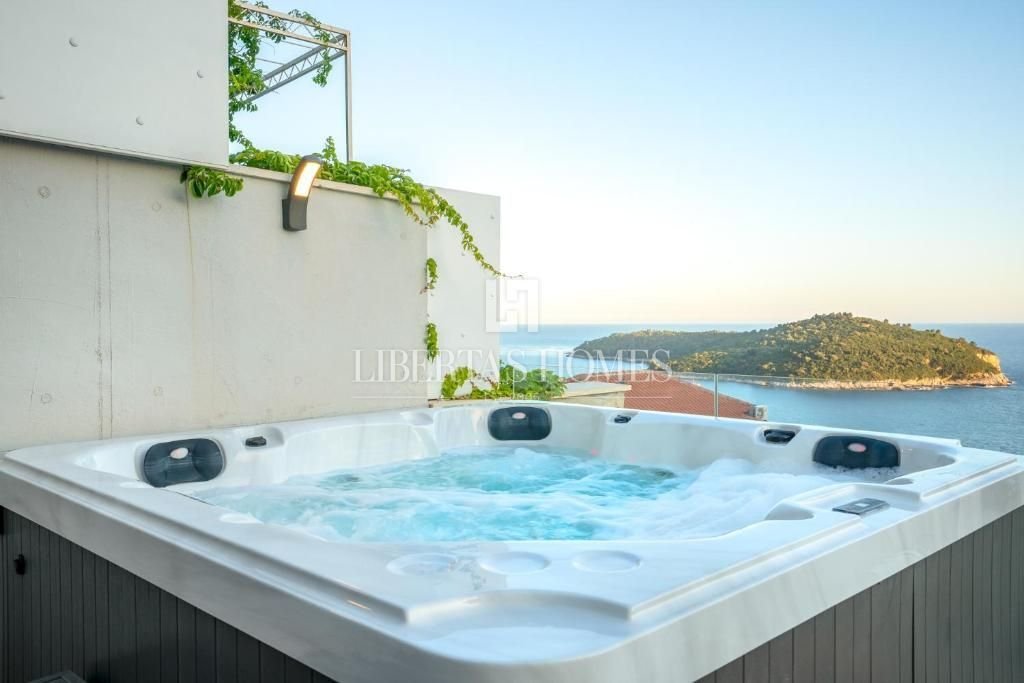 Apartment in Gradski kotar Gruz, Dubrovnik, Dubrovnik-Neretva County 1 - 18631688