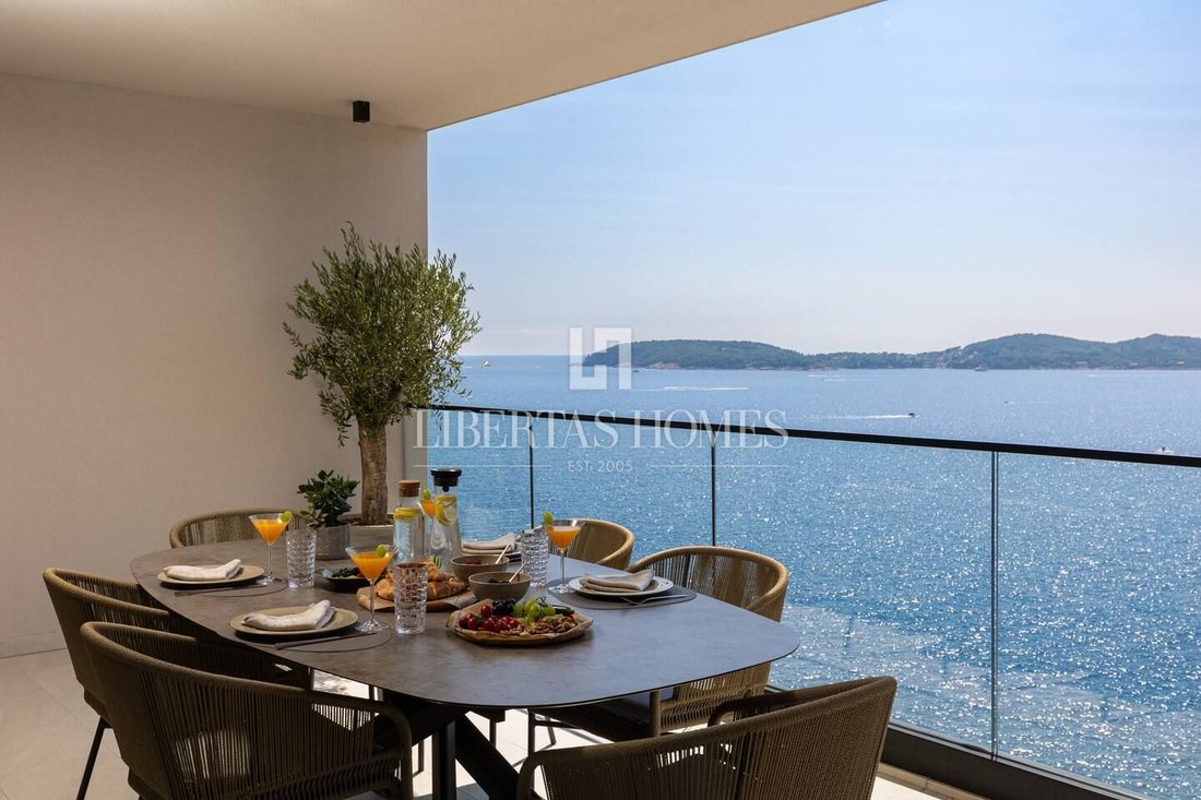Apartment in Gradski kotar Gruz, Dubrovnik, Dubrovnik-Neretva County 1 - 18631627