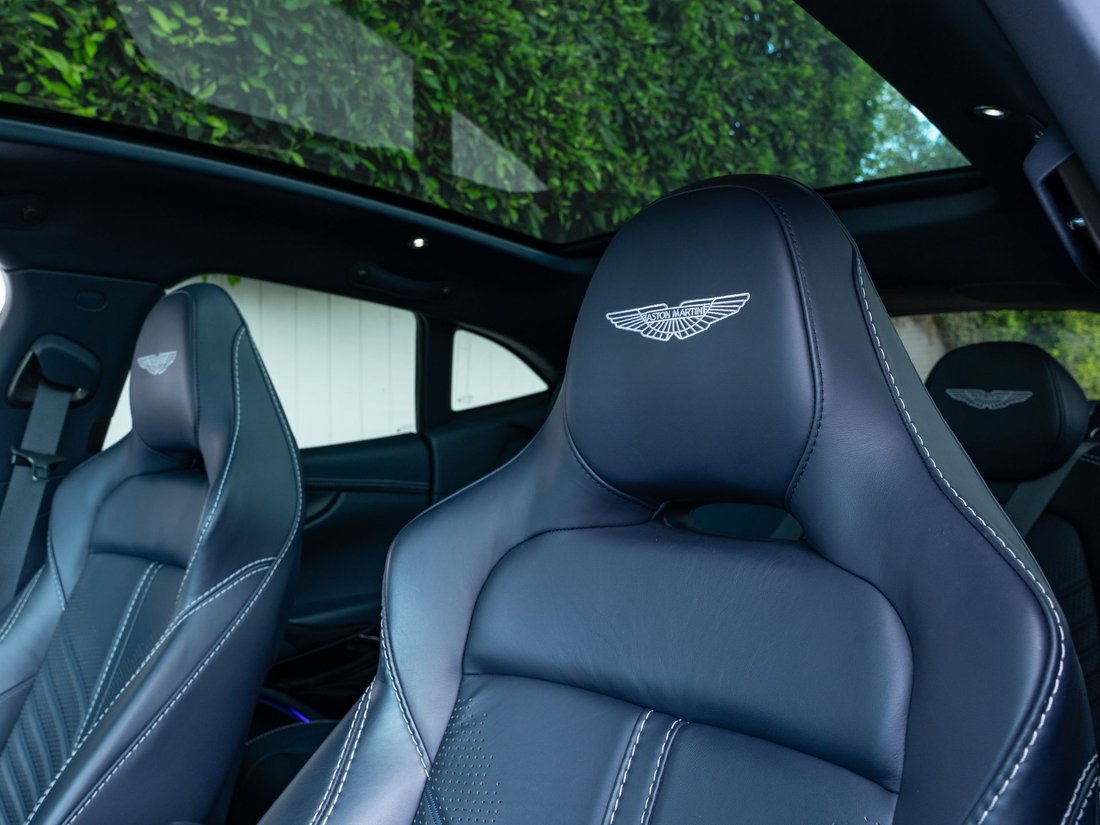 Suv in Beverly Hills, CA, United States 5 - 18632095