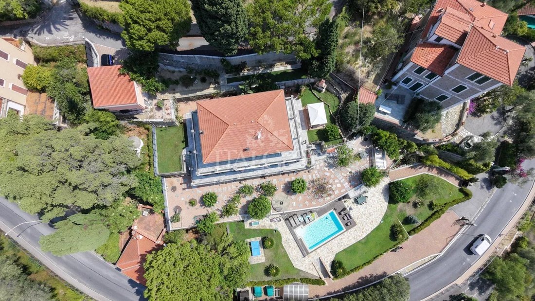 Villa in Bordighera, Liguria, Italy 2 - 18631979