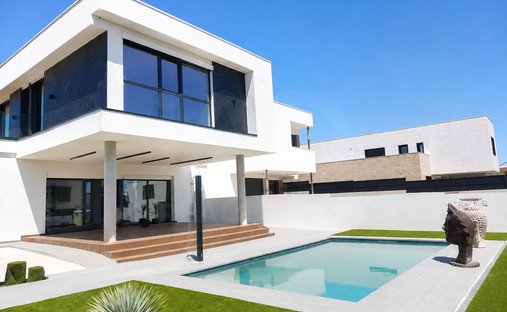 Townhouse in Villaviciosa de Odon, Comunidad de Madrid, Spain 1