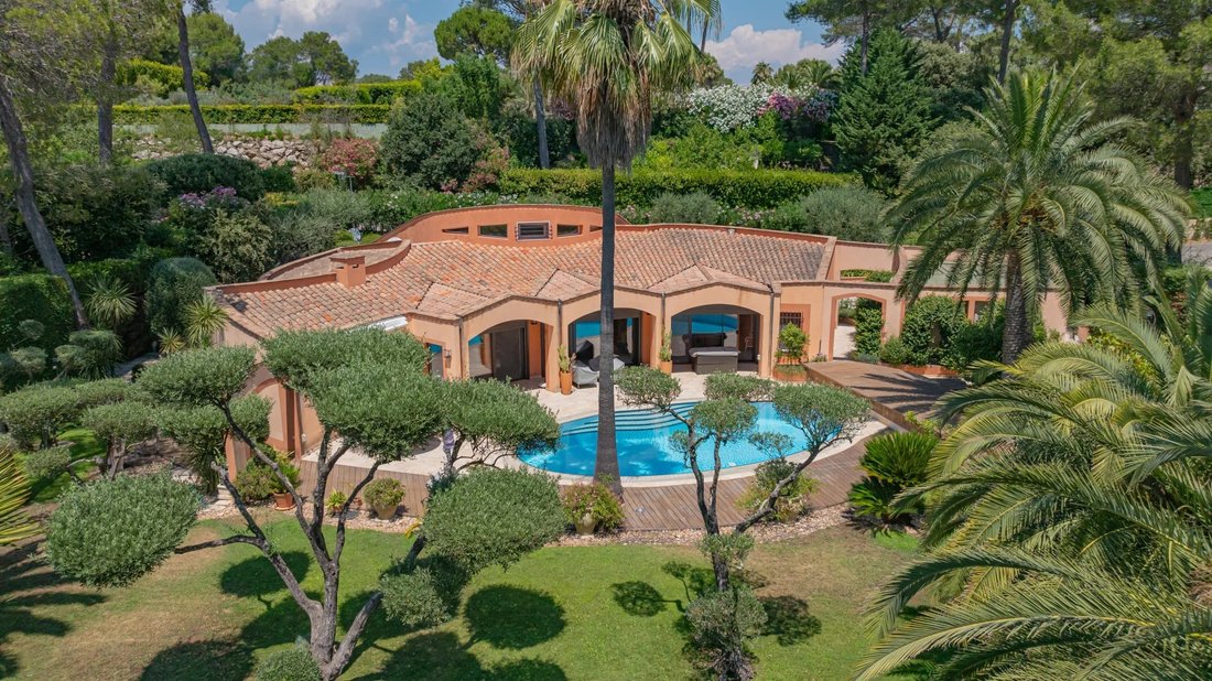Villa in Mougins, Provence-Alpes-Côte d'Azur, France 1 - 18438199