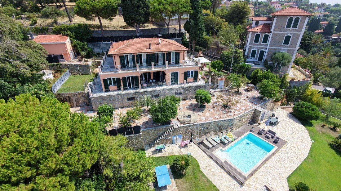 Villa in Bordighera, Liguria, Italy 1 - 18631979