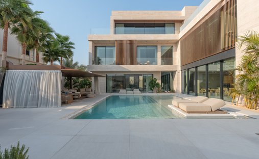 Villa in Umm Suqeim, Dubai, United Arab Emirates 1