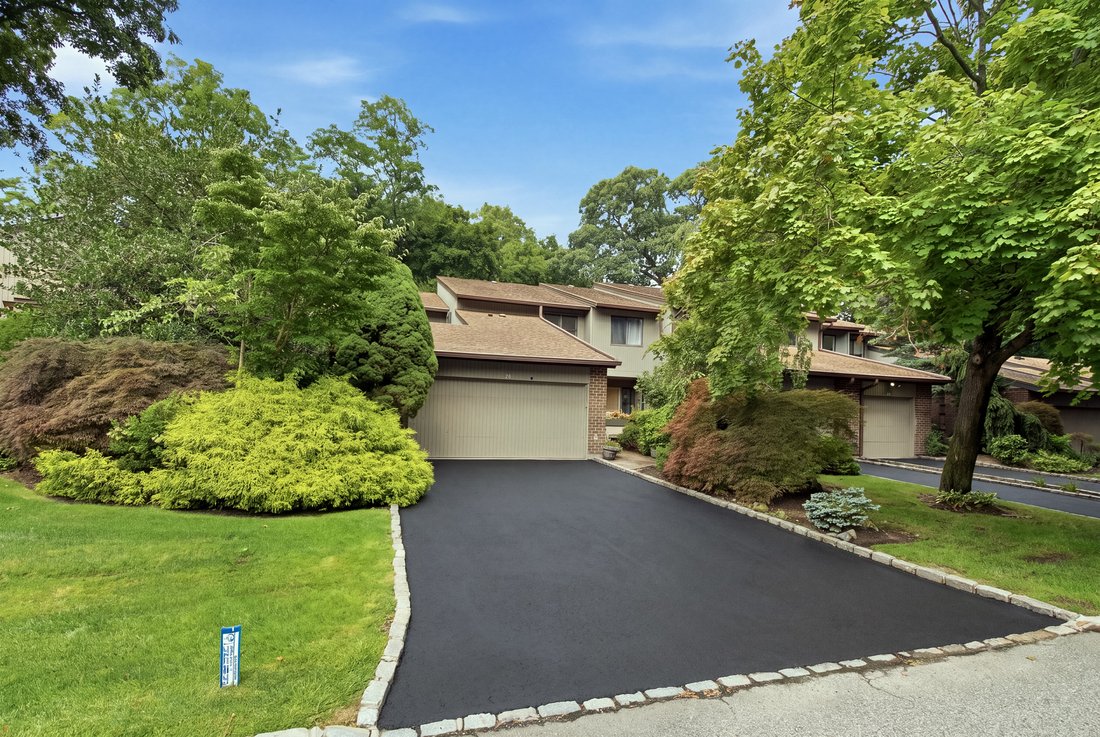 Condo in Jericho, New York, United States 3 - 18632056
