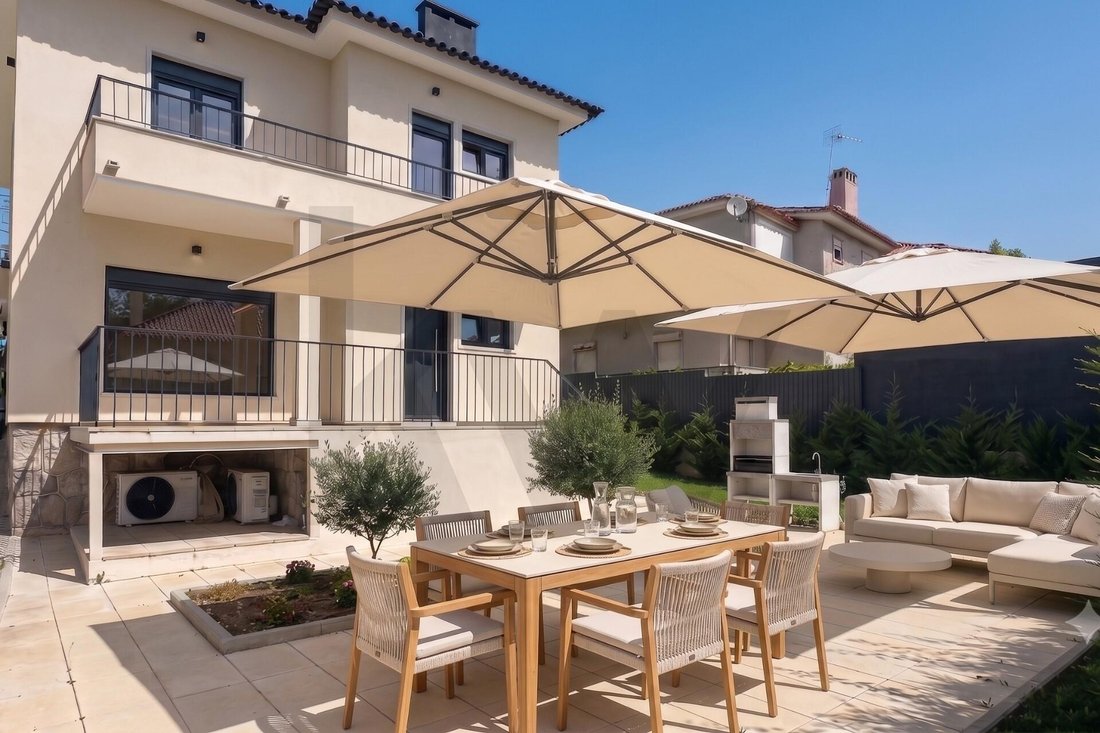 Townhouse in Carcavelos e Parede, Lisbon, Portugal 1 - 18632090