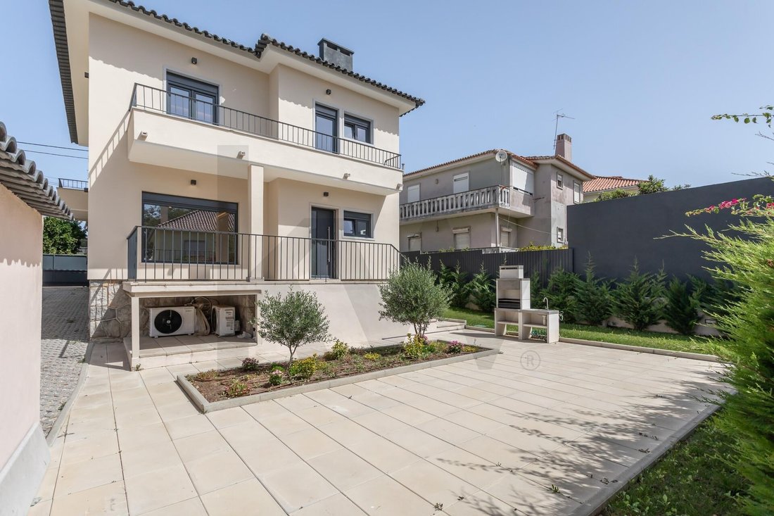 Townhouse in Carcavelos e Parede, Lisbon, Portugal 3 - 18632090