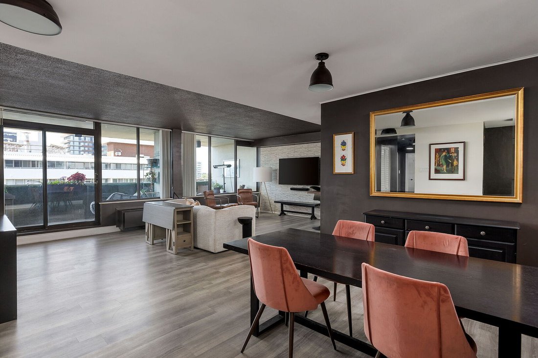 Condo in Mississauga, Ontario, Canada 1 - 18632059
