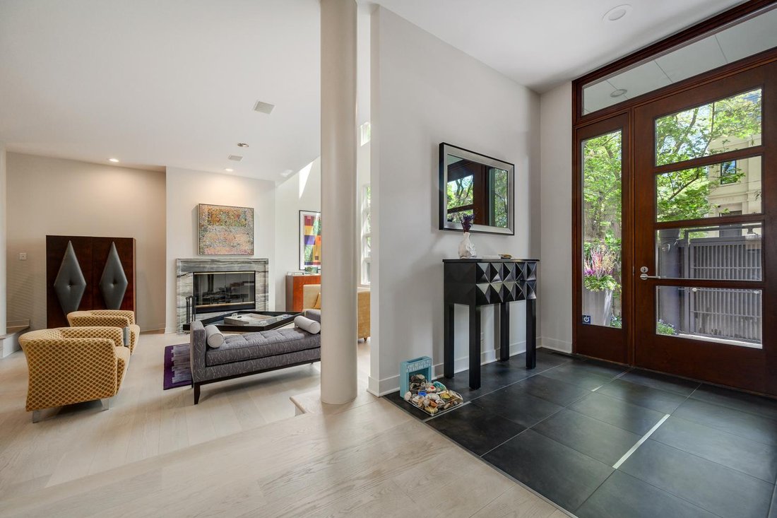 House in Chicago, Illinois, United States 3 - 18632027