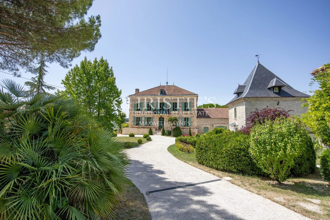 Estate in Centre Technique Municipal-Centre de Loisirs Jules Ferry, Agen, France 1 - 18632000