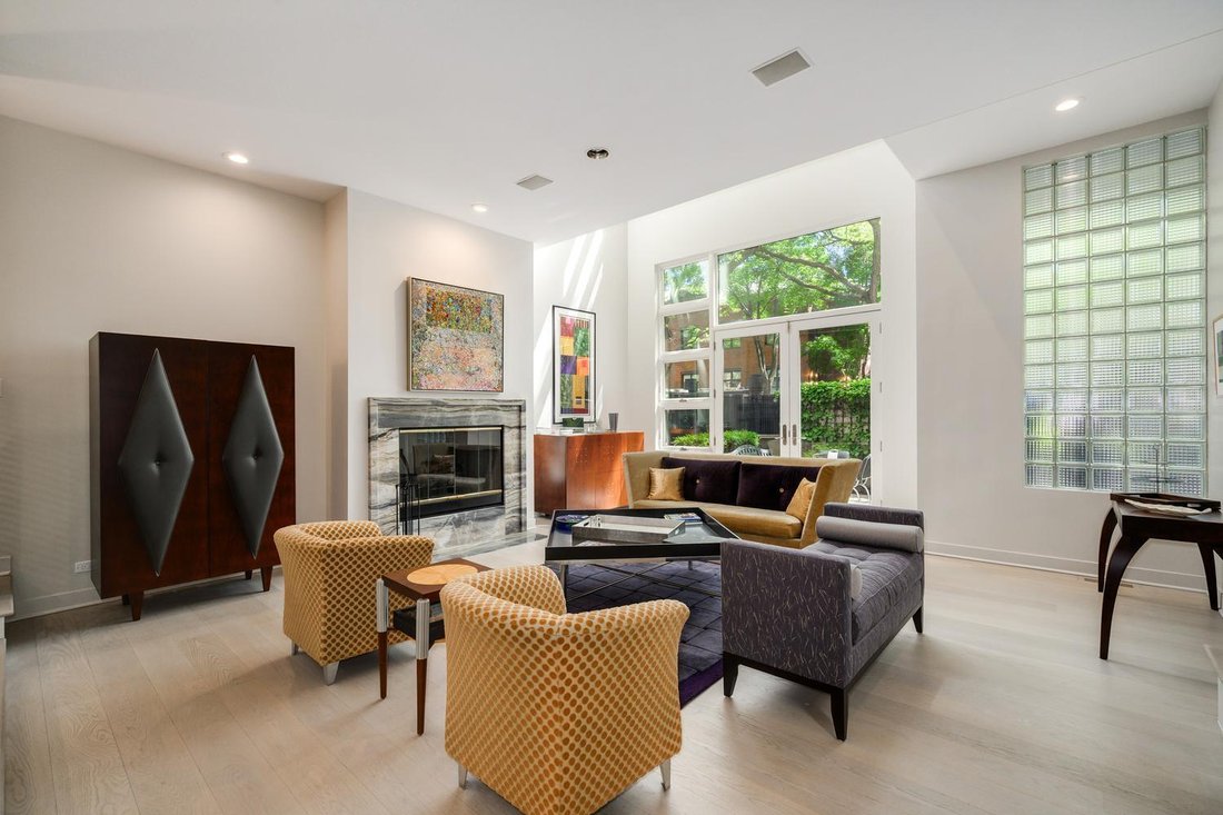 House in Chicago, Illinois, United States 5 - 18632027