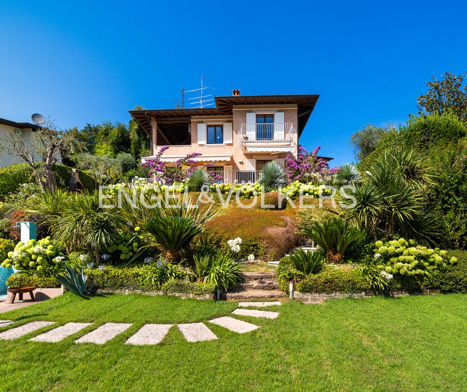 Villa in Gardone Riviera, Lombardy, Italy 2 - 18632777