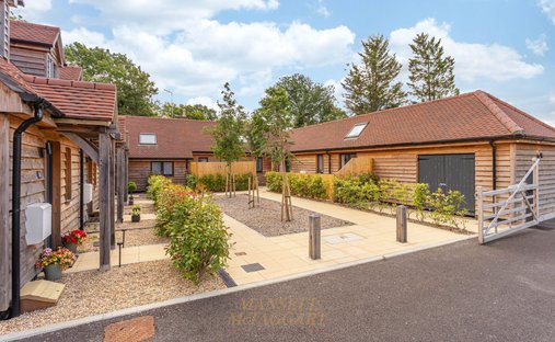 Bungalow in Hookwood, Charlwood, England 1