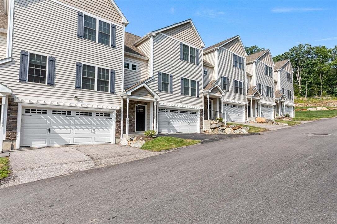 Condo in Cumberland, Rhode Island, United States 2 - 18633113