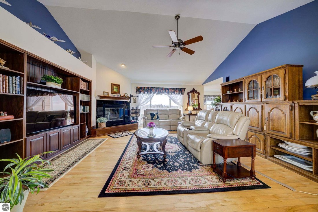 House in Suttons Bay, Michigan, United States 5 - 18636119