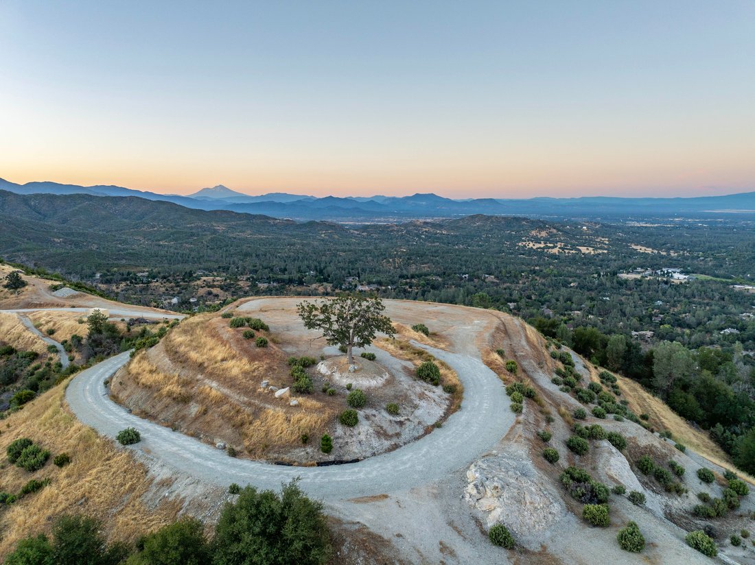 Redding, California, United States 4 - 18639781