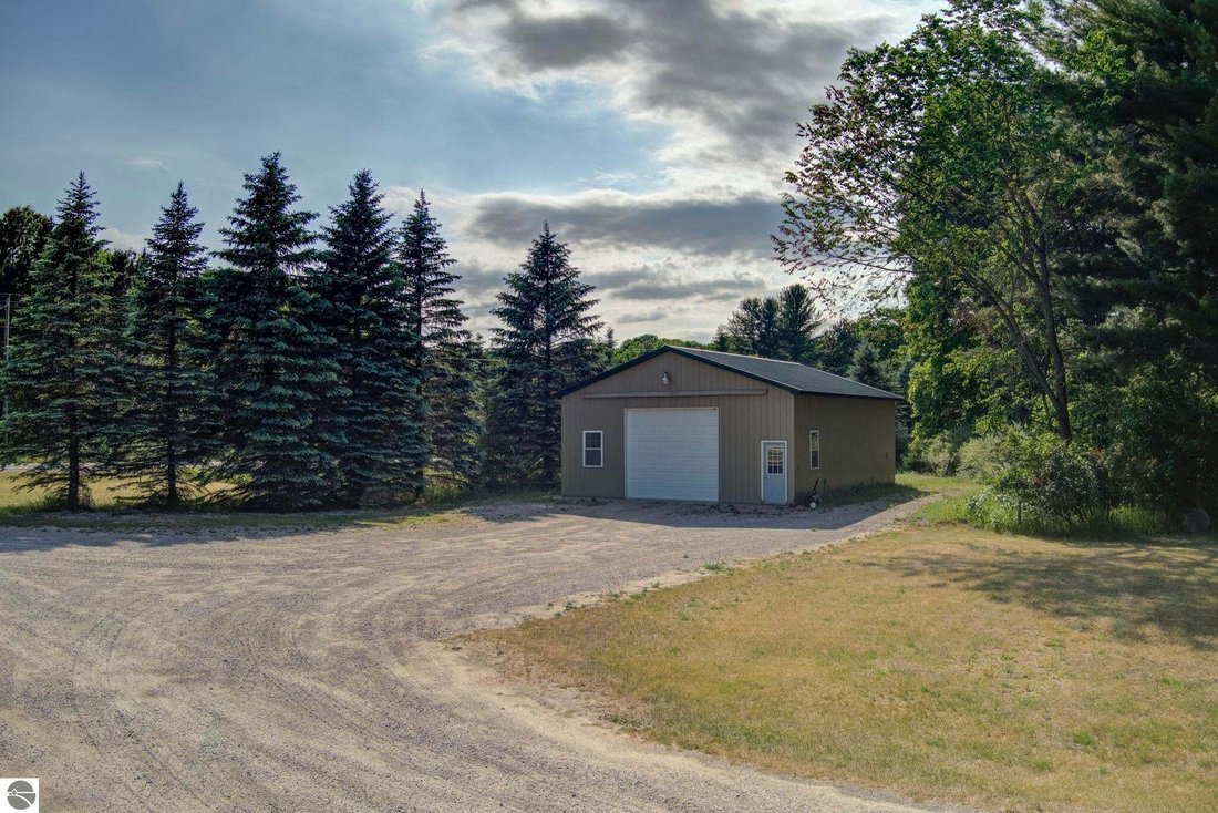 House in Grawn, Michigan, United States 3 - 18635955