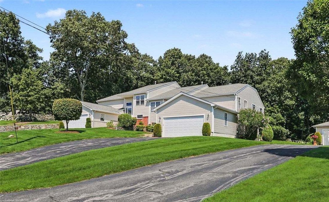 Condo in North Providence, Rhode Island, United States 1 - 18633123