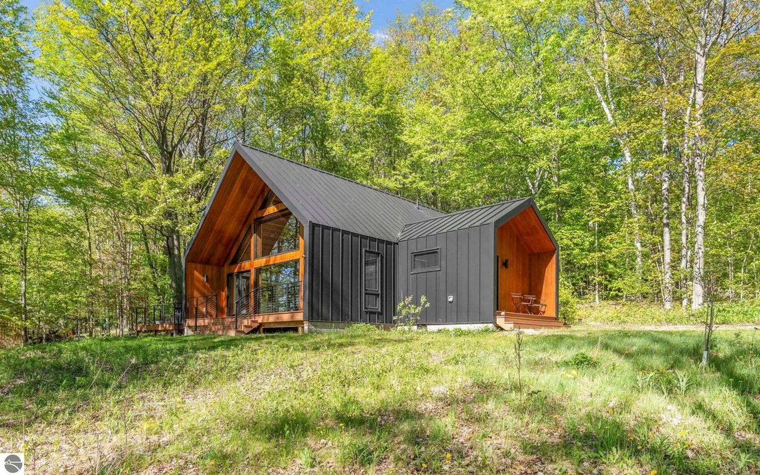 House in East Jordan, Michigan, United States 3 - 18636689