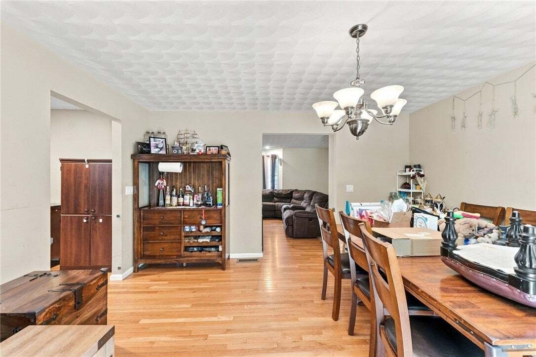 House in West Warwick, Rhode Island, United States 5 - 18633136