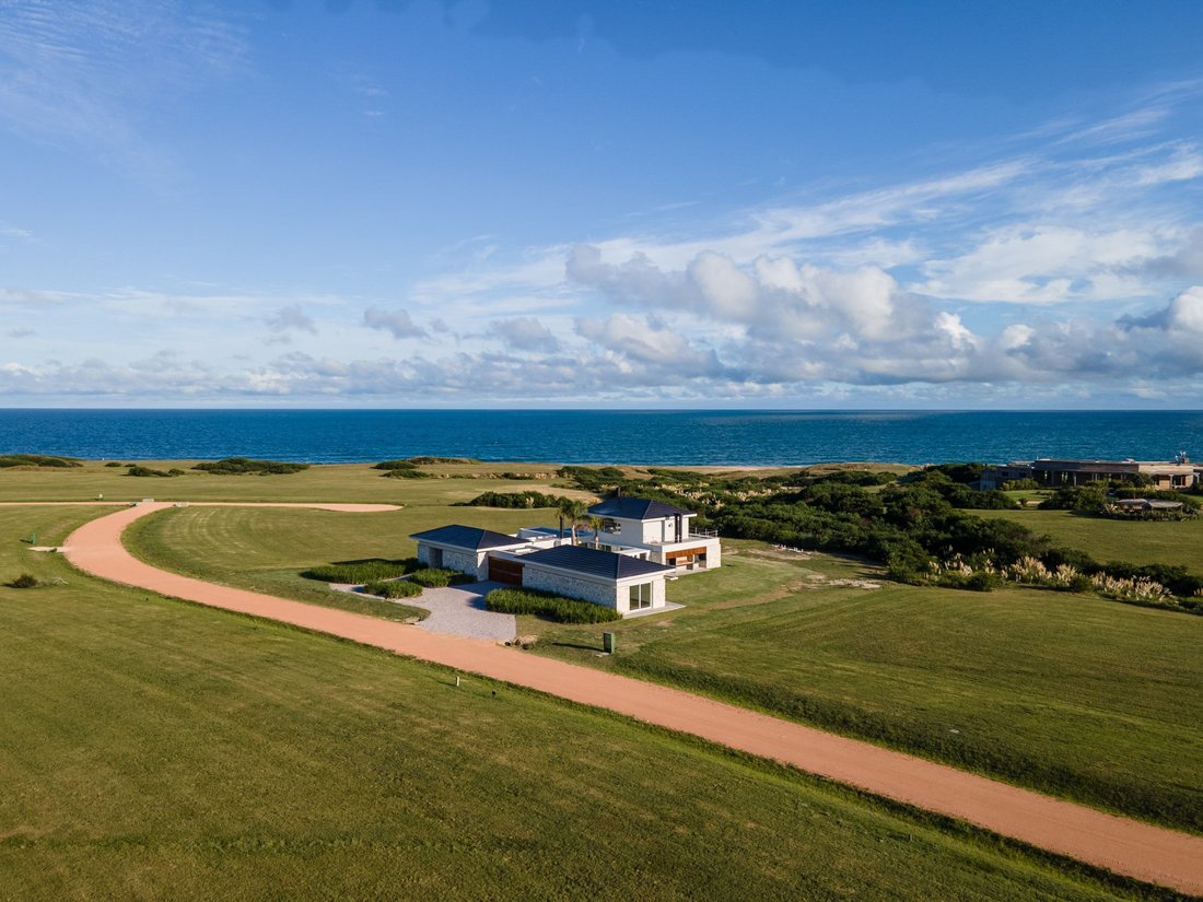 House in Las Garzas, Rocha Department, Uruguay 1 - 18632962