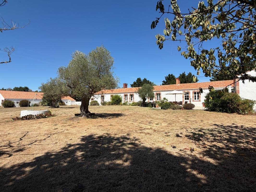 Farm Ranch in Soullans, Pays de la Loire, France 3 - 18634683