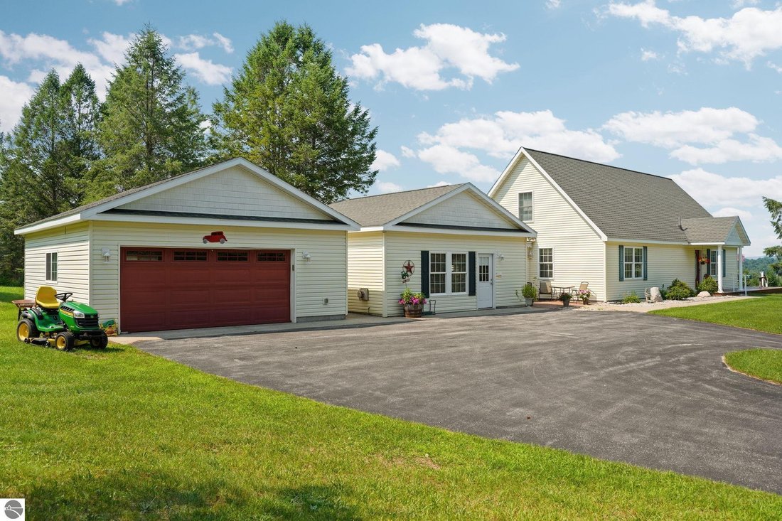 House in Central Lake, Michigan, United States 5 - 18635966