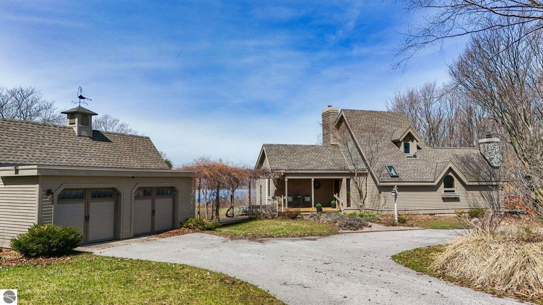 House in Suttons Bay, Michigan, United States 1 - 18636106