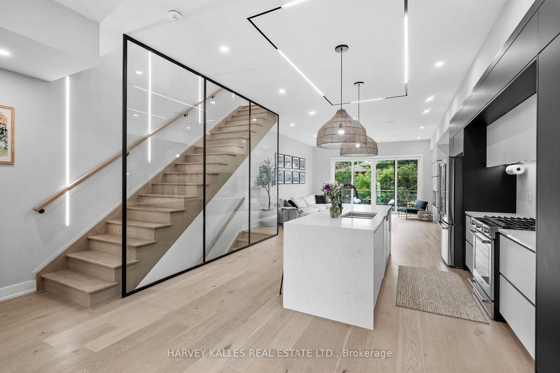 House in Toronto, Ontario, Canada 5 - 18639663