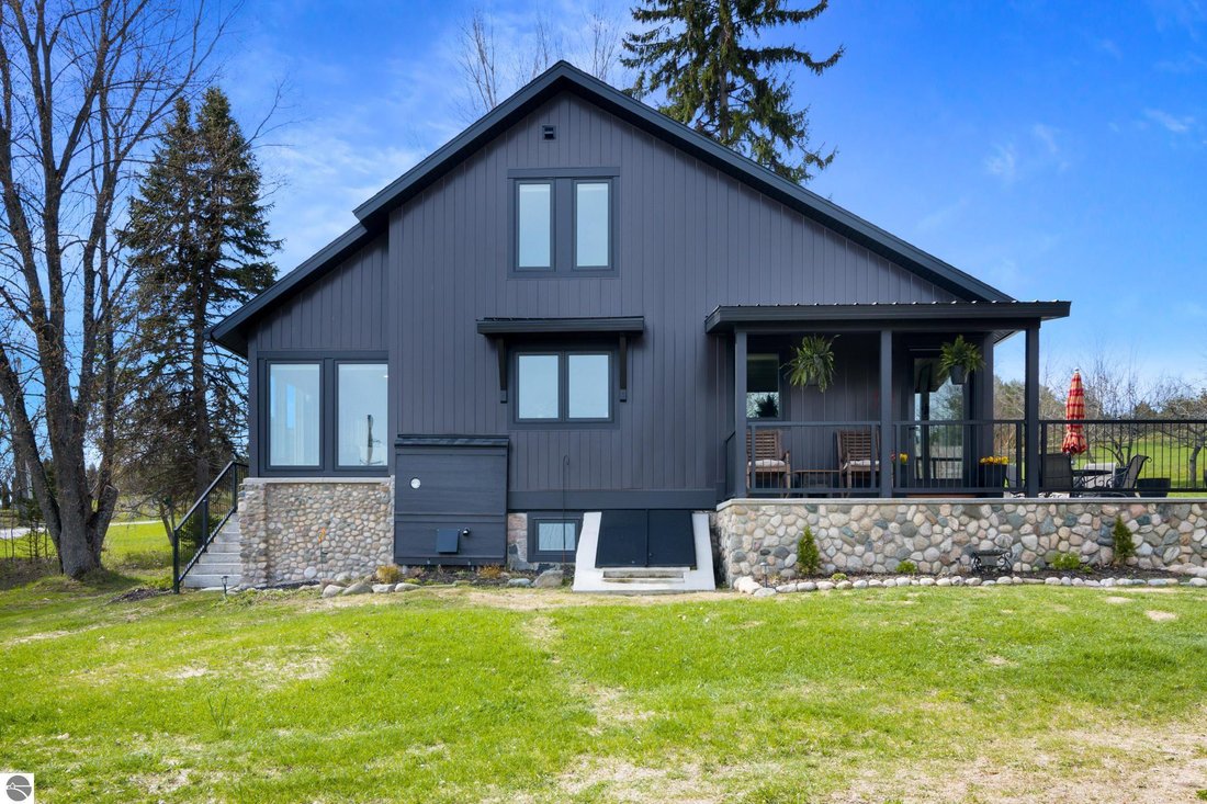 House in Suttons Bay, Michigan, United States 3 - 18635953