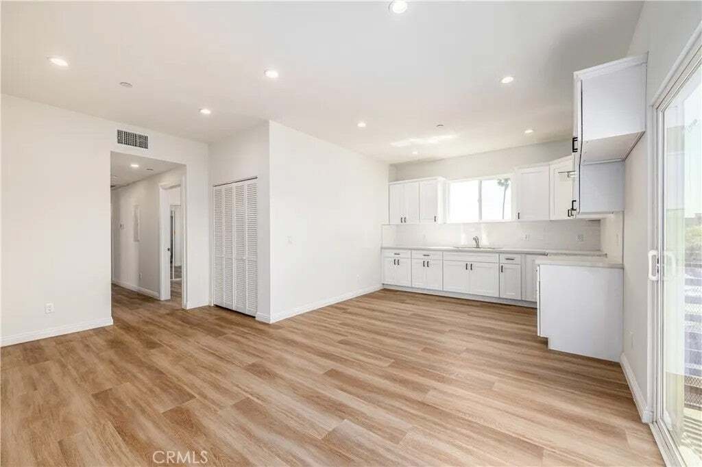 Los Angeles, California, United States 5 - 18634577