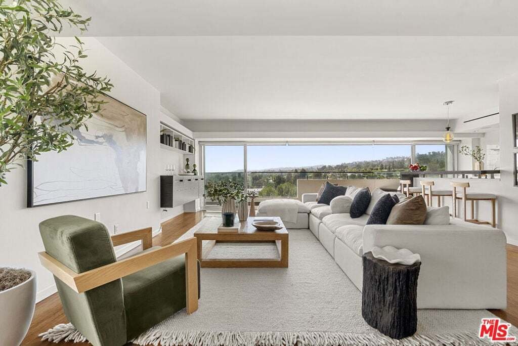 Condo in Los Angeles, California, United States 5 - 18637480