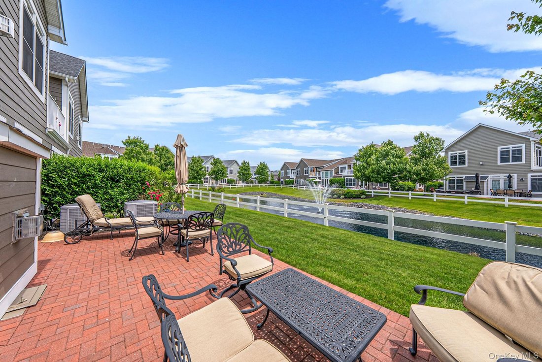 Condo in Plainview, New York, United States 3 - 18638685
