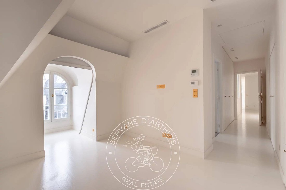 Apartment in Elysées-Madeleine, Paris 8e Arrondissement, Paris 5 - 17146624