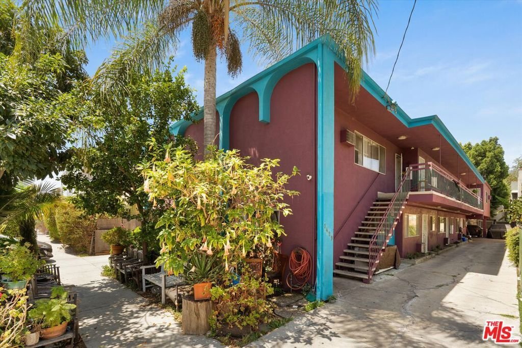 Los Angeles, California, United States 2 - 18637467