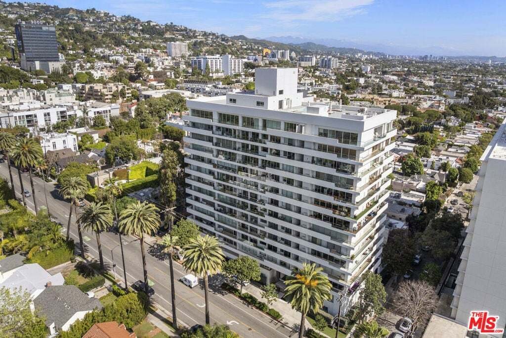 Condo in Los Angeles, California, United States 1 - 18637480