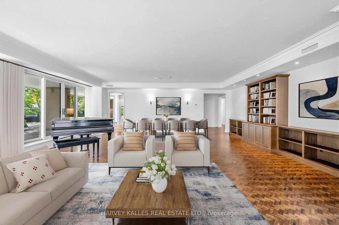 Condo in Toronto, Ontario, Canada 1 - 18639666
