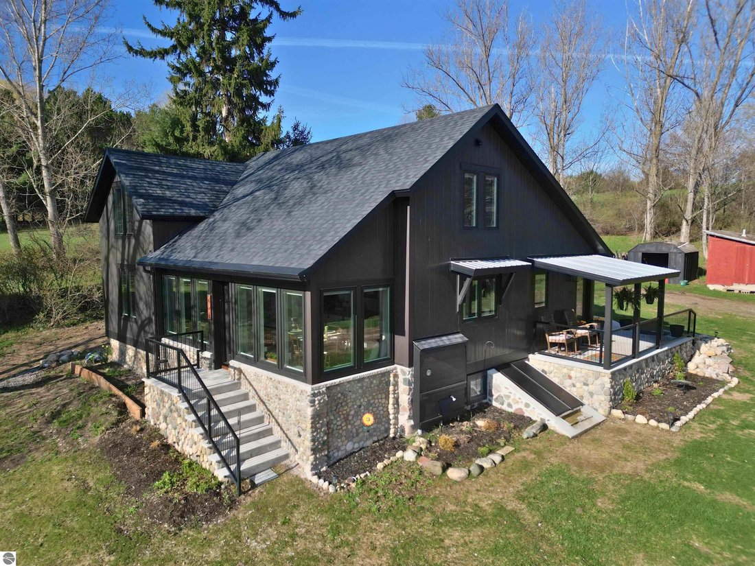 House in Suttons Bay, Michigan, United States 1 - 18635953