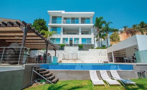 Villa in Agios Tychon, Limassol, Cyprus 1